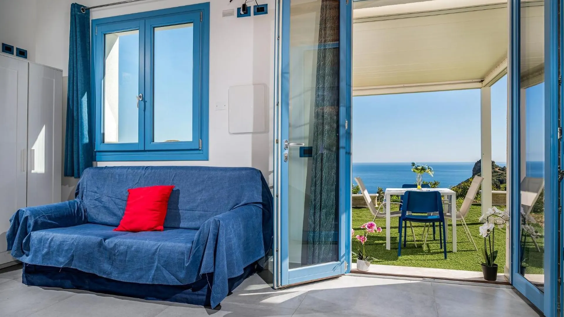 Villa Holidays In Torre Bennistra Скопелло