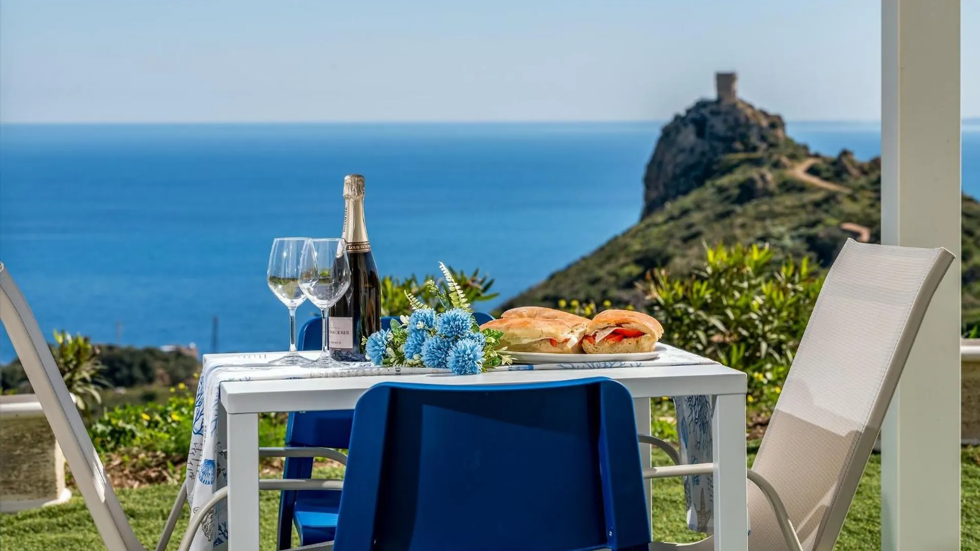 Villa Holidays In Torre Bennistra Скопелло